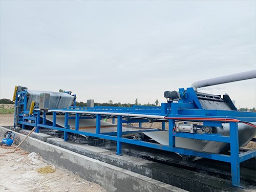 一臺(tái)帶式壓濾機(jī)在東營(yíng)投入使用