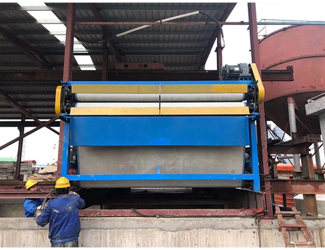 上海打樁污泥脫水帶式壓濾機(jī)安裝現(xiàn)場(chǎng)