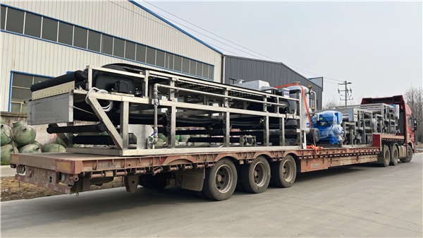 4臺7平方不銹鋼橡膠帶式真空過濾機發(fā)往煙臺