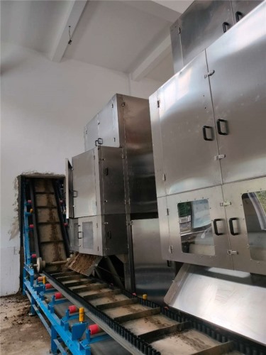 云南某污水處理廠訂購的2臺一體式污泥深度脫水機(jī)，已投入使用啦！