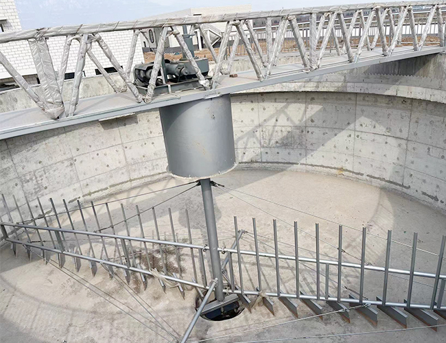 中心傳動(dòng)刮泥機(jī)