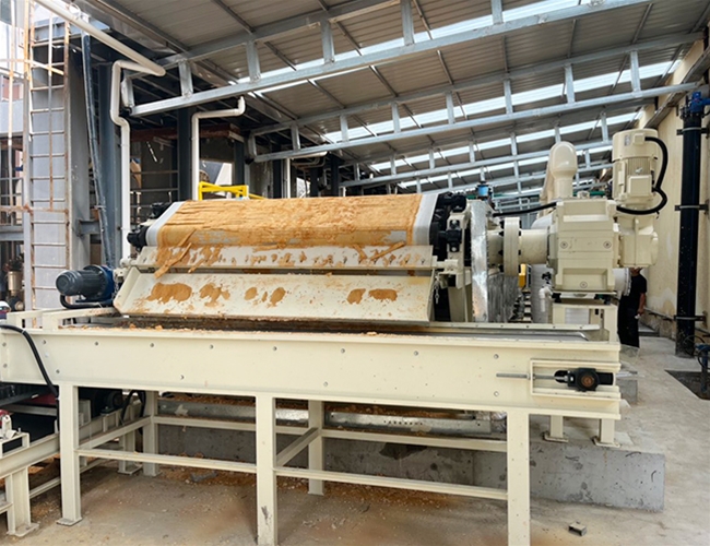 橡膠帶式真空過濾機(jī)，唐山客戶硫酸鈣脫水投入使用！